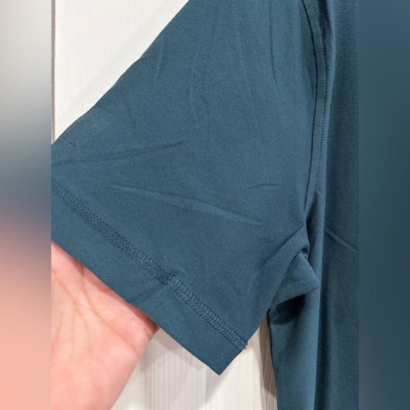 Vuori Men's Small Strato Tech Tee Deep Sea Teal NWT T-Shirt Performance Jersey - Picture 4 of 10